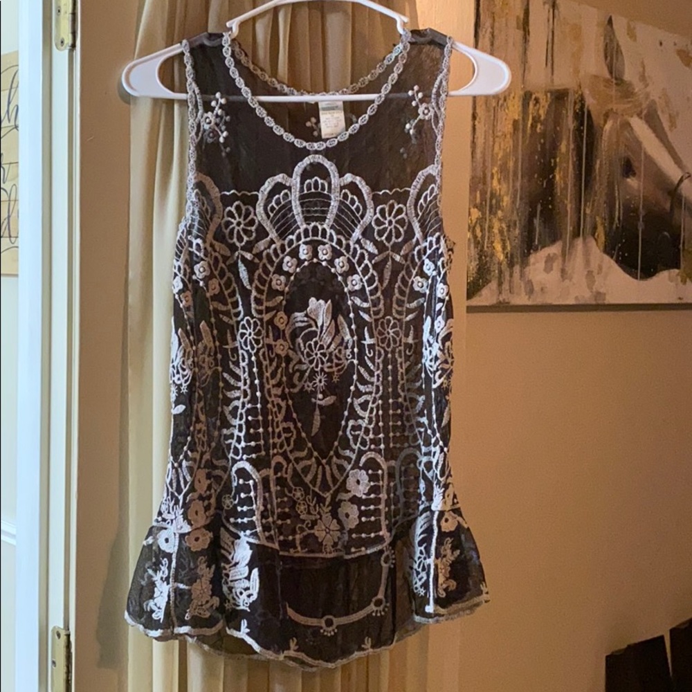 Black and white embroidered shirt - sz s